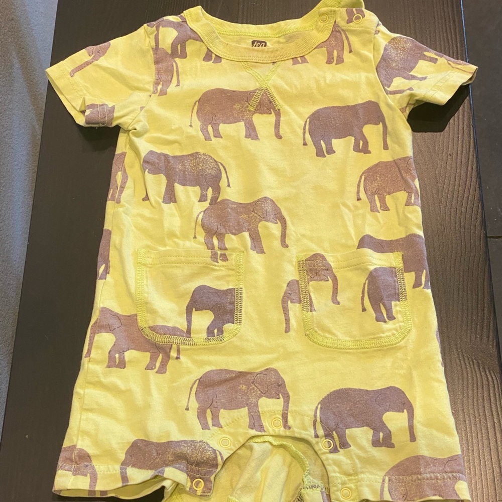 Adorable 1 piece romper suit, Tea Collection, elephants, 18-24 months, pockets